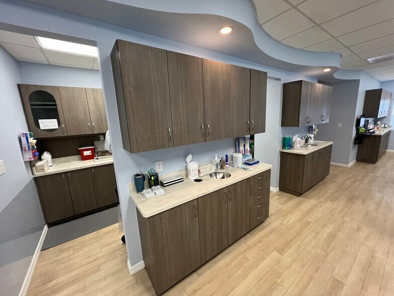 More Photos Of 13135 Kings Lake Dr, Gibsonton Medical For Lease