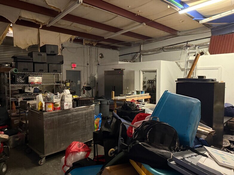 More Photos Of 120 Commerce Blvd, Oldsmar Warehouse For Lease