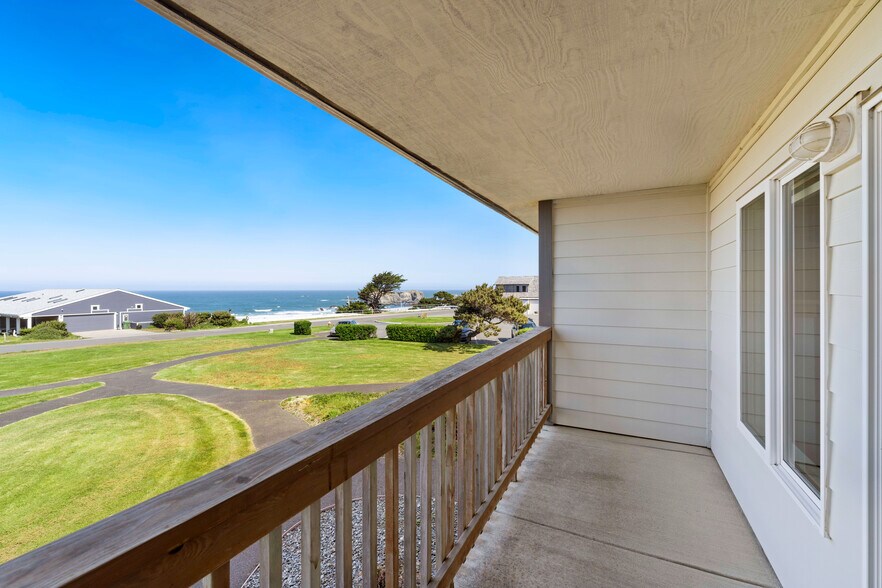 More Photos Of 1865 Beach Loop Dr, Bandon Hotel For Sale