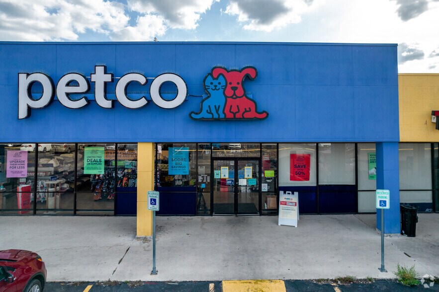 More Photos Of 13909 Nacogdoches Rd, San Antonio Unknown For Lease