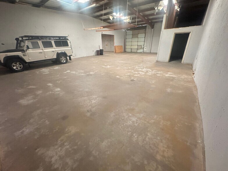 More Photos Of 6214 Beverly Hill St, Houston Office For Lease