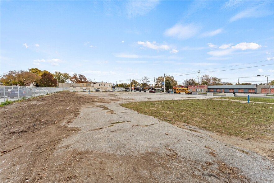 More Photos Of 2410-12-16-2488 Tecumseh W Rd, Windsor Land For Sale