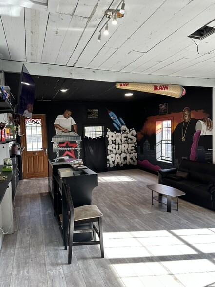 More Photos Of 304 S Lockwood Dr, Houston Storefront Retail Office For Sale