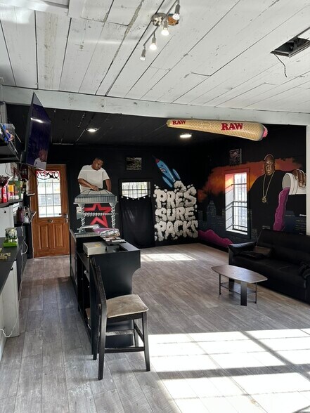 More Photos Of 304 S Lockwood Dr, Houston General Retail For Sale