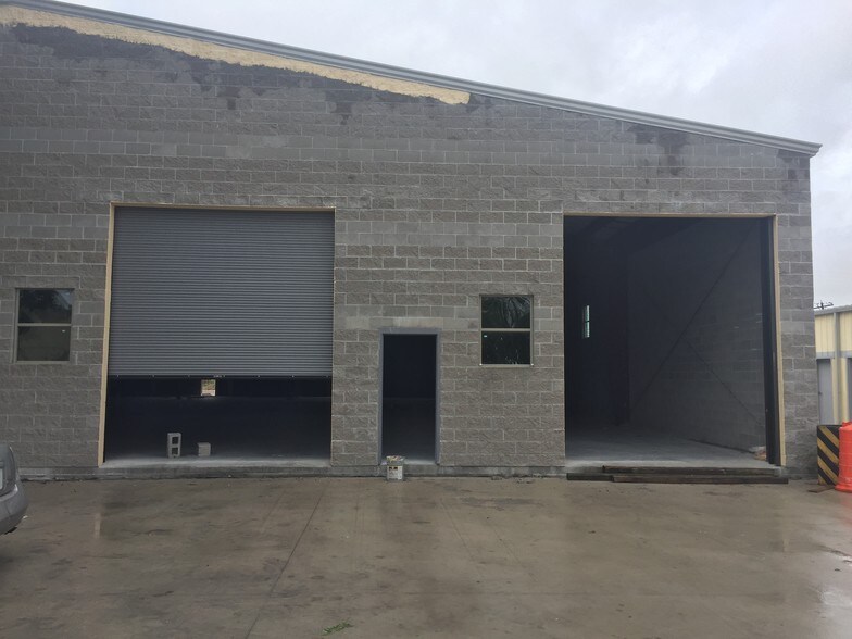 More Photos Of 9018 Ruland Rd, Houston Warehouse For Lease