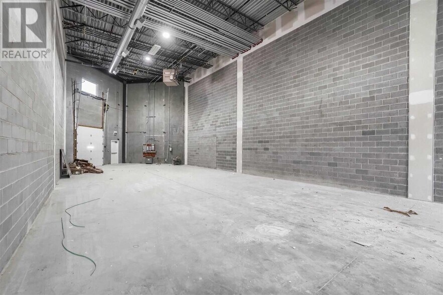 More Photos Of 10 Lightbeam Ter, Brampton Warehouse For Lease