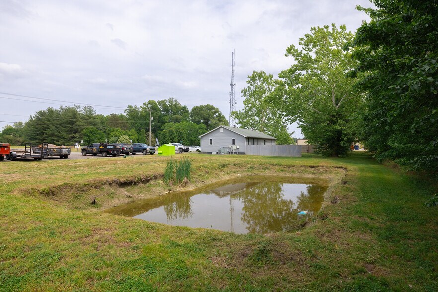 More Photos Of 100-102 Industrial Blvd, Toano Office For Sale