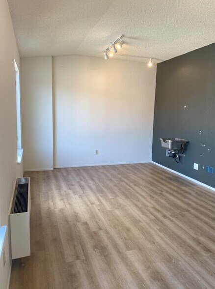 More Photos Of 21 Patten St, Sonoma Office For Sale