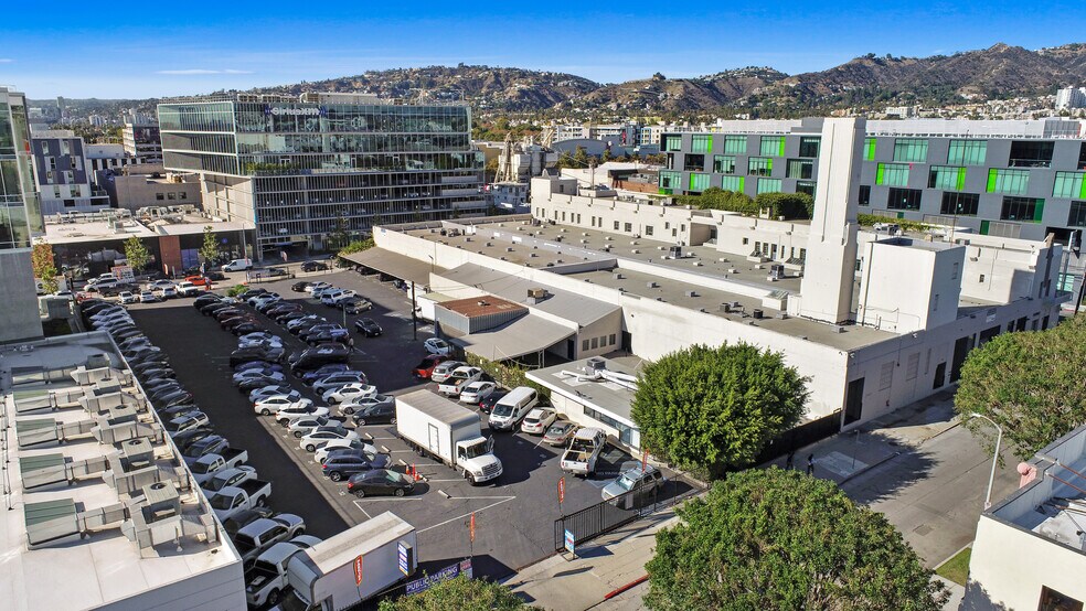 More Photos Of 7000 Romaine St, Los Angeles Showroom For Lease