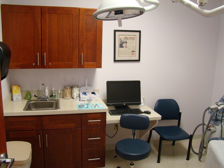 More Photos Of 32875 Solon Rd, Solon Medical For Lease