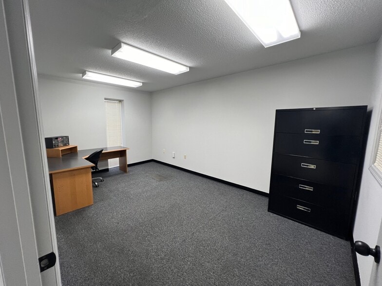 More Photos Of 585 Old Georgia Rd, Moore Warehouse For Lease