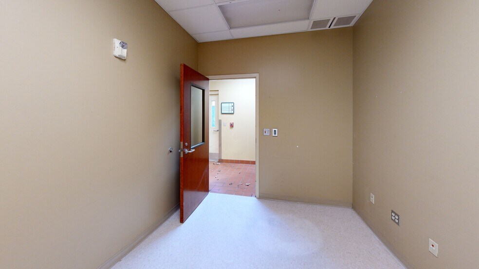 More Photos Of 307 Polly Ln, Lafayette Rehabilitation Center For Sale