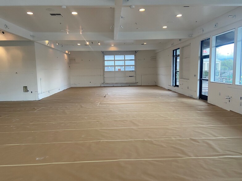 More Photos Of 400 W Rio Vista Ave, Burlington Storefront Retail Office For Sale