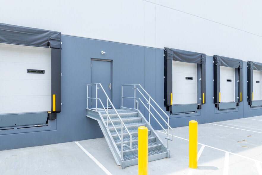 More Photos Of 620 W Commodore Boulevard, Jackson Distribution For Sale