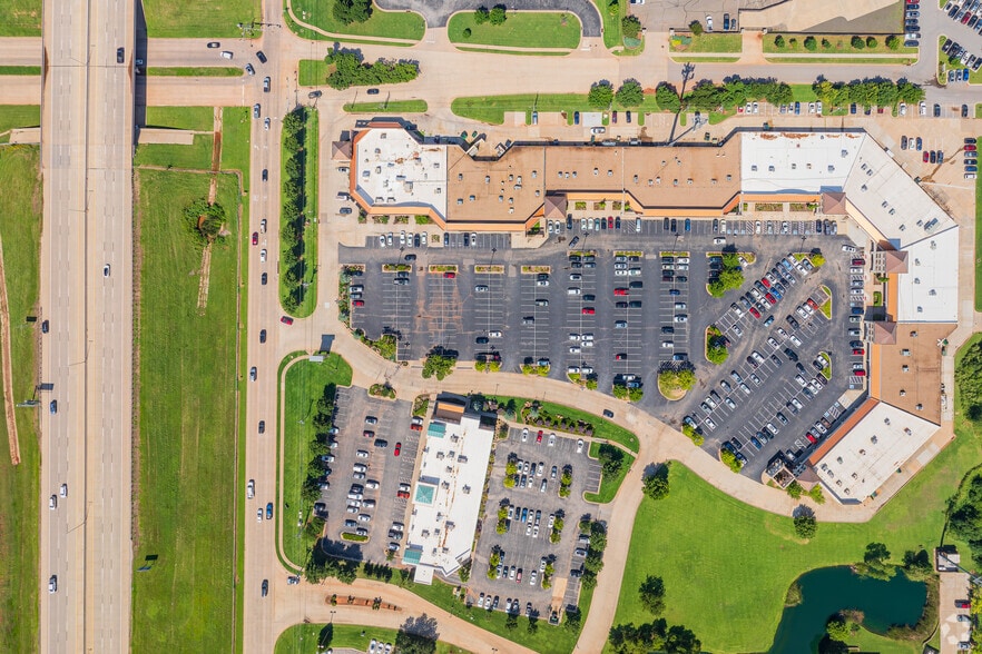 More Photos Of 4401 W Memorial Rd, Oklahoma City General Retail For Lease