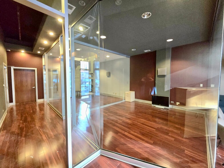 More Photos Of 2239 W North Ave, Chicago Medical For Lease
