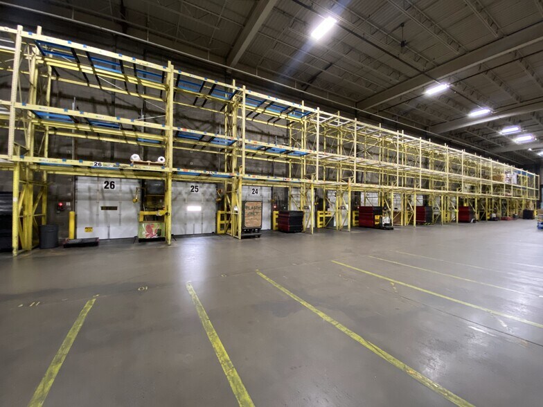 More Photos Of 707 Airport Rd, Bismarck Distribution For Sale