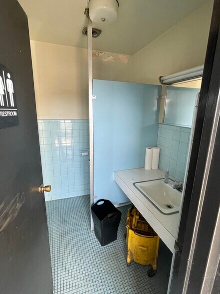 More Photos Of 203 Sparta St, McMinnville Service Station For Sale