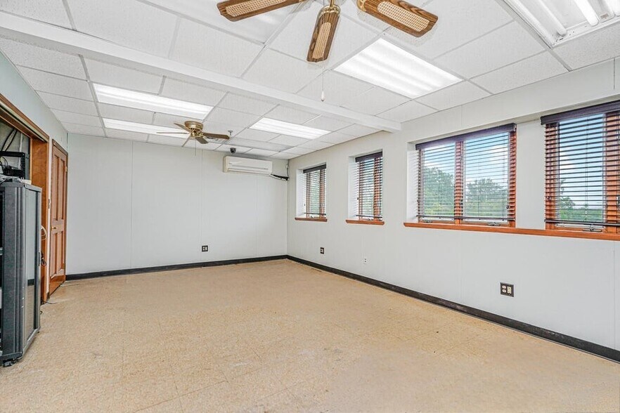 More Photos Of 2200 Arthur Kill Rd, Staten Island Distribution For Lease