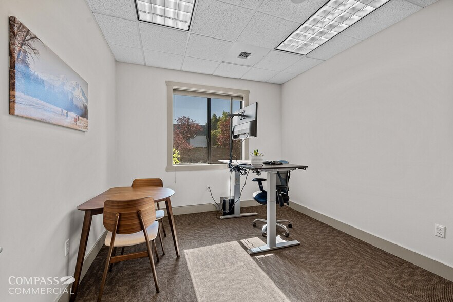 More Photos Of 2464 SW Glacier Pl, Redmond Office For Lease