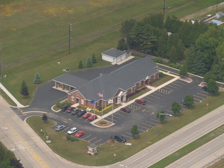 More Photos Of 2848 Memorial Dr, Two Rivers Medical For Lease