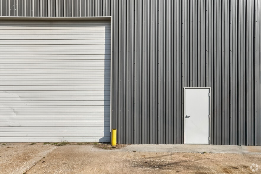 More Photos Of 1222 Frankie St, Houston Warehouse For Sale