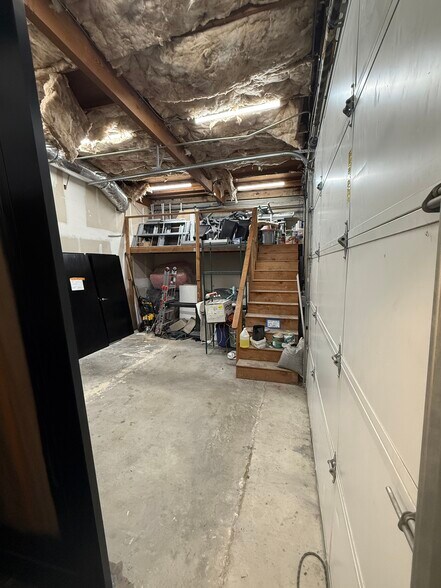 More Photos Of 3187 Airway Ave, Costa Mesa Light Distribution For Lease