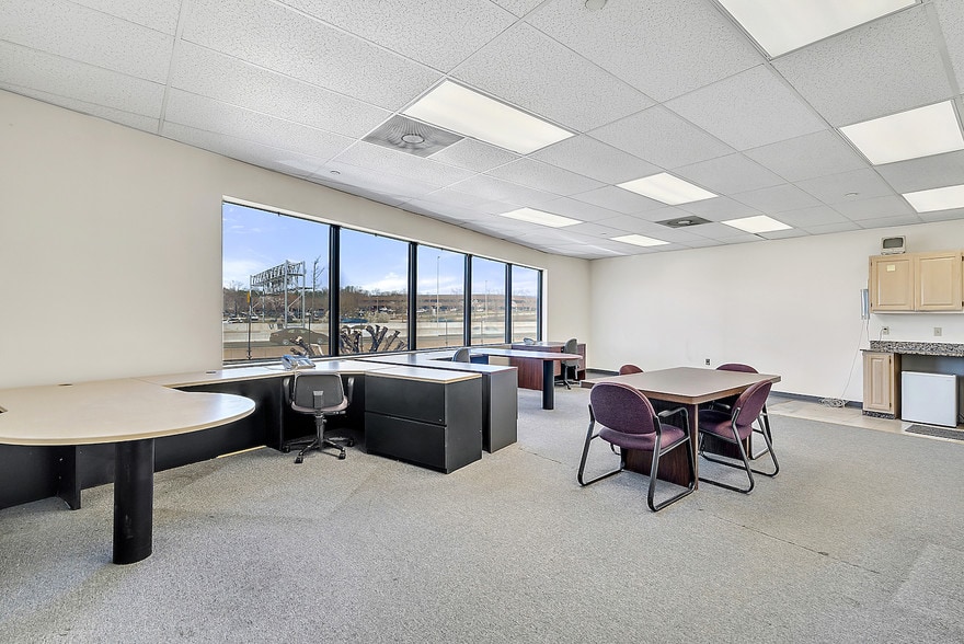 More Photos Of 8390 Terminal Rd, Lorton Flex For Sale