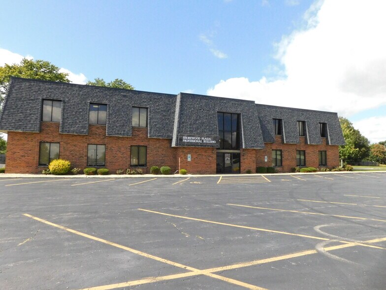 Primary Photo Of 700 W Jefferson St, Shorewood Office For Sale