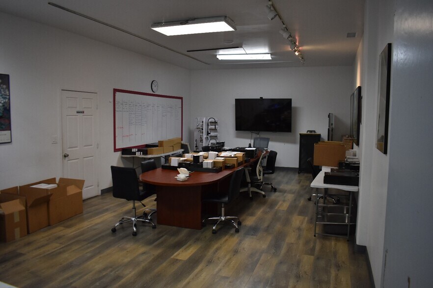 More Photos Of 2425-2429 E Olympic Blvd, Los Angeles Manufacturing For Lease