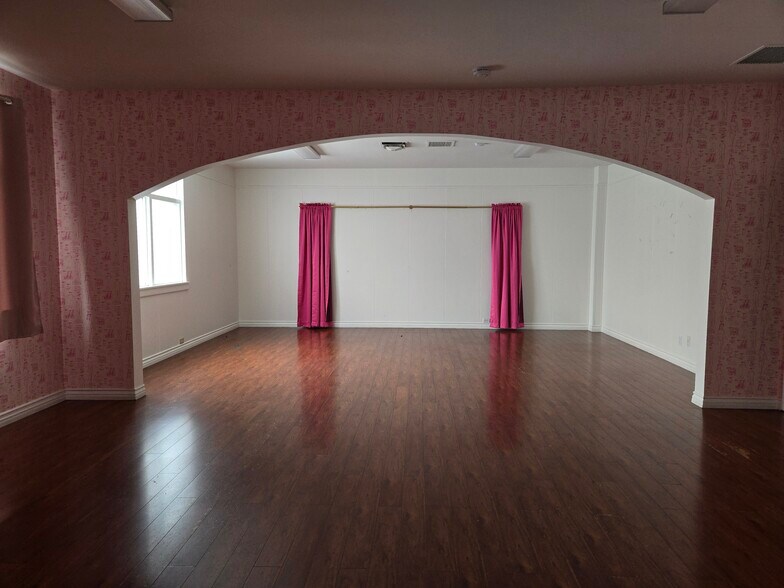 More Photos Of 2205 N Hollywood Way, Burbank Service For Lease