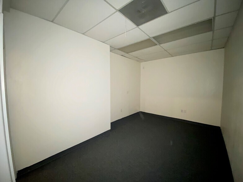 More Photos Of 8807 Thornton Rd, Stockton Storefront Retail Office For Lease