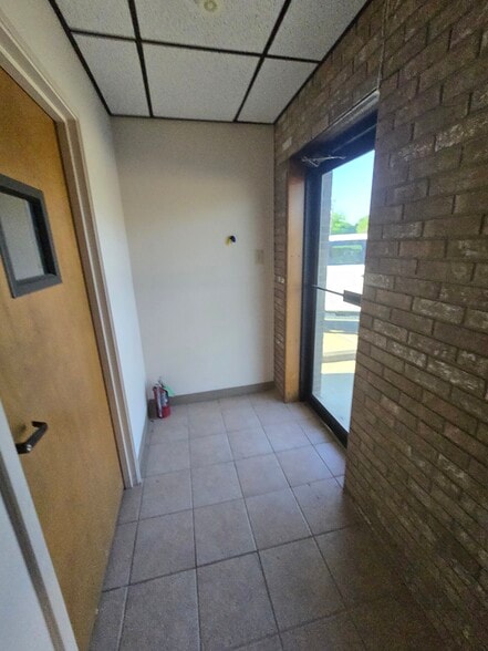 More Photos Of 3610-3616 Saturn Rd, Garland Office For Lease