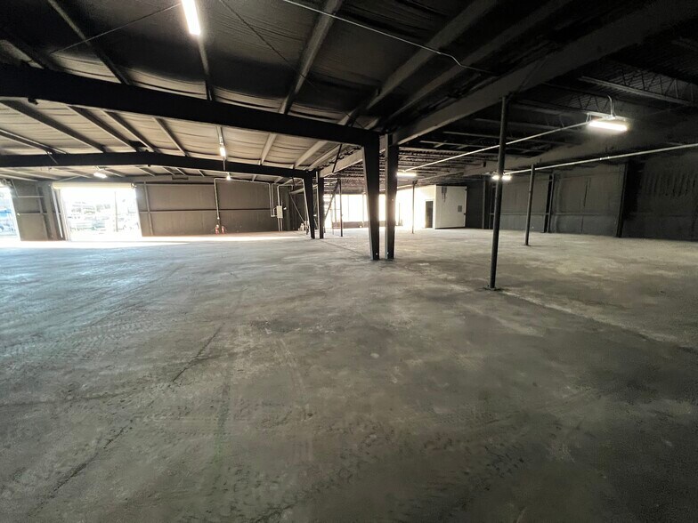 More Photos Of 301 Adams St, Houston Light Manufacturing For Sale