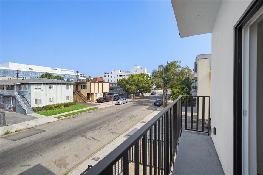More Photos Of 910 Hudson ave, Los Angeles Apartments For Sale