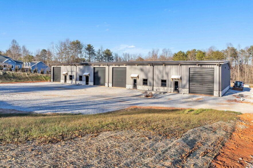 More Photos Of 3828 101 hwy, Greer Industrial For Lease