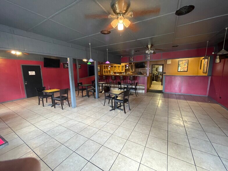 More Photos Of 410 W Beresford Ave, Deland General Retail For Sale