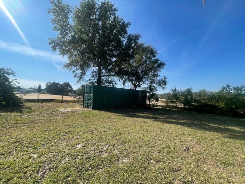 More Photos Of 205 Fern Dr, Leesburg Self Storage For Lease