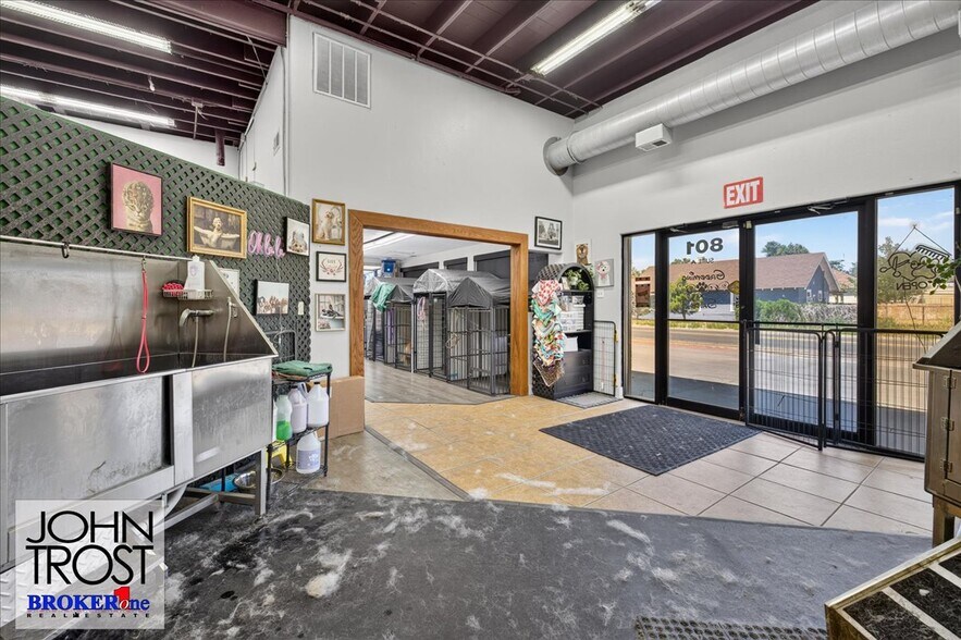 More Photos Of 801 N Center St, Casper Freestanding For Sale