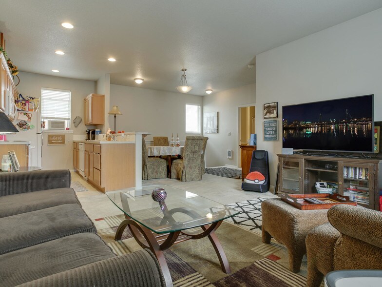 More Photos Of 1647 NE Market Dr, Fairview Apartments For Sale