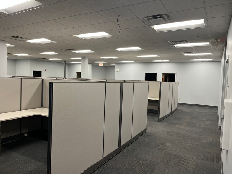 More Photos Of 376 Newport Ave, Rumford Storefront Retail Office For Lease