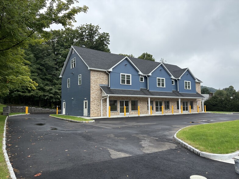 More Photos Of 1347 New Haven Rd, Naugatuck General Retail For Lease