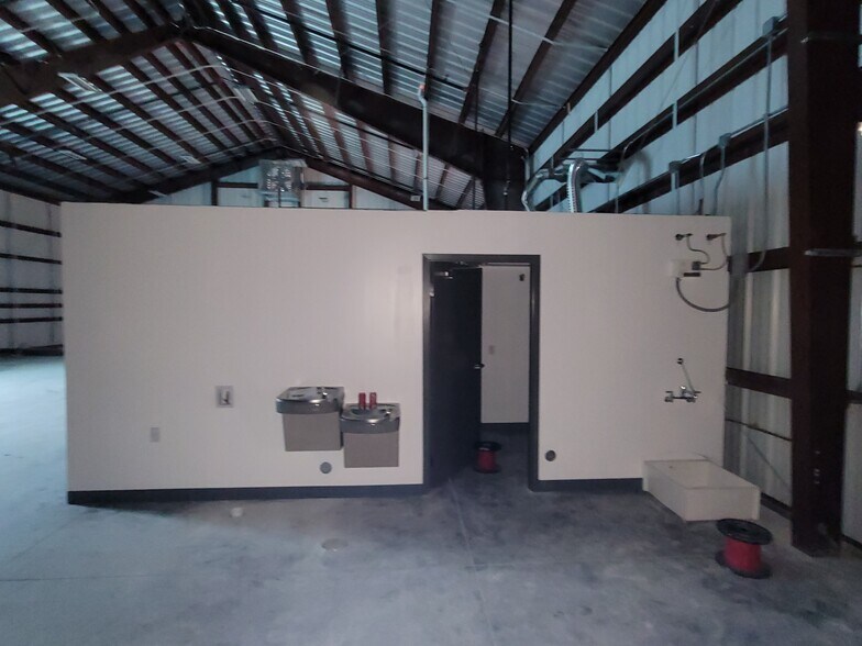 More Photos Of 146 2nd St, Homestead Warehouse For Lease