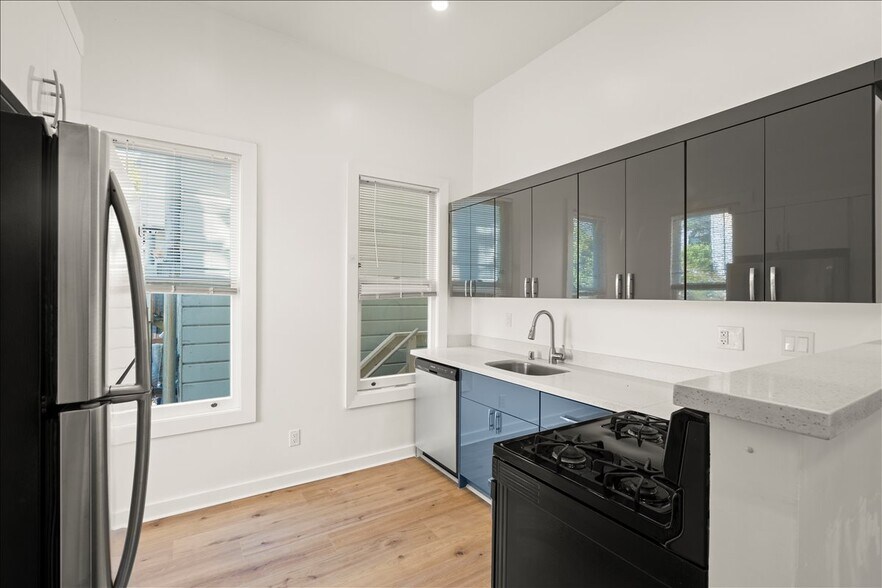 More Photos Of 674-678 Haight St, San Francisco Apartments For Sale