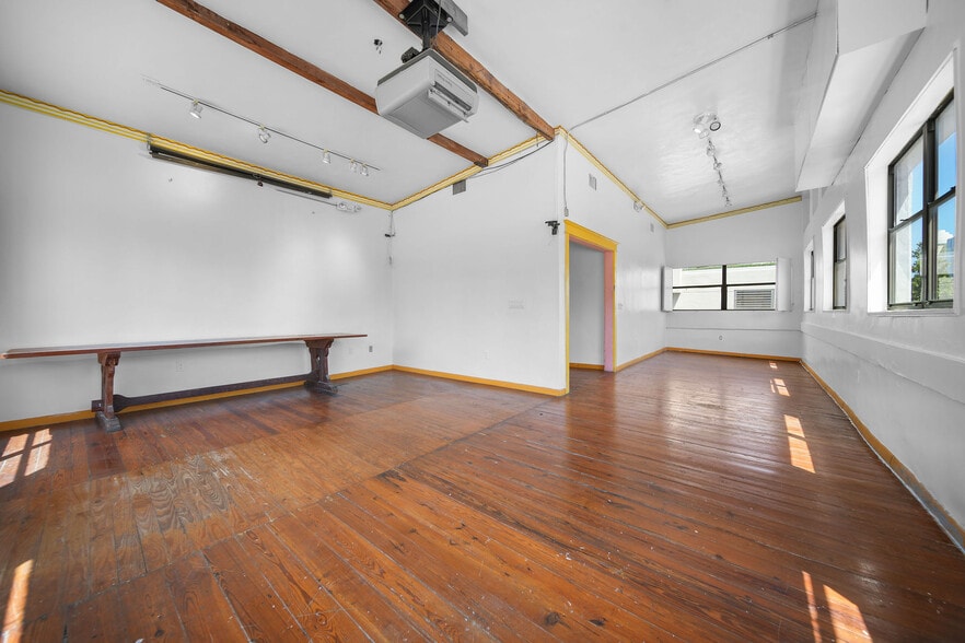 More Photos Of 819 5th St, Miami Beach Freestanding For Sale