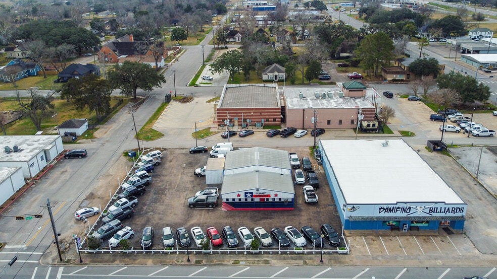 More Photos Of 120 E Mulberry St, Angleton Auto Dealership For Lease