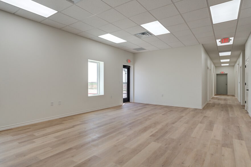 More Photos Of 9014 County Road 6820, Lubbock Distribution For Lease
