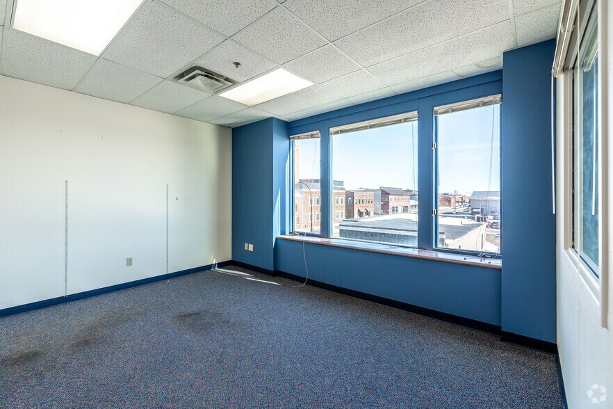 More Photos Of 11 E Church St, Marshalltown Unknown For Sale