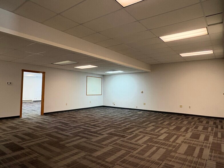 More Photos Of 4201 W 1st St, Duluth Warehouse For Sale