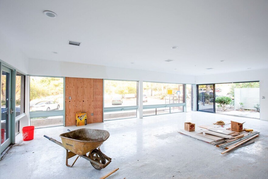 More Photos Of 29350 Pacific Coast Hwy, Malibu Office For Sale